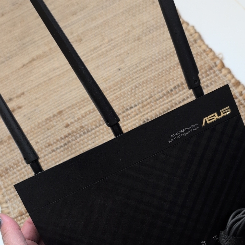 ASUS Black Wireless Router - Picture 7 of 7
